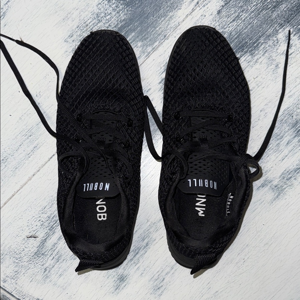 Black mesh runner no Bull project sneakers. Size 9.5 in women’s size 8 in men’s.